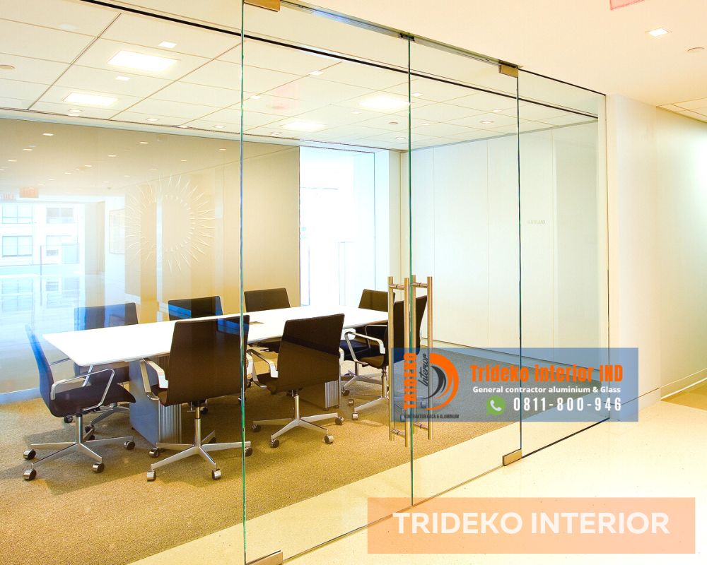 Partisi Kaca Minimalis Elegan untuk Ruang Kantor Modern : Pilihan Terbaik Trideko interior Kontraktor kaca Pembuatan Kanopi Kaca, Partisi Kaca, Sunlouvre, Railling Kaca Tempered, Spider Fitting, Curtainwall partisi kaca minimalis
