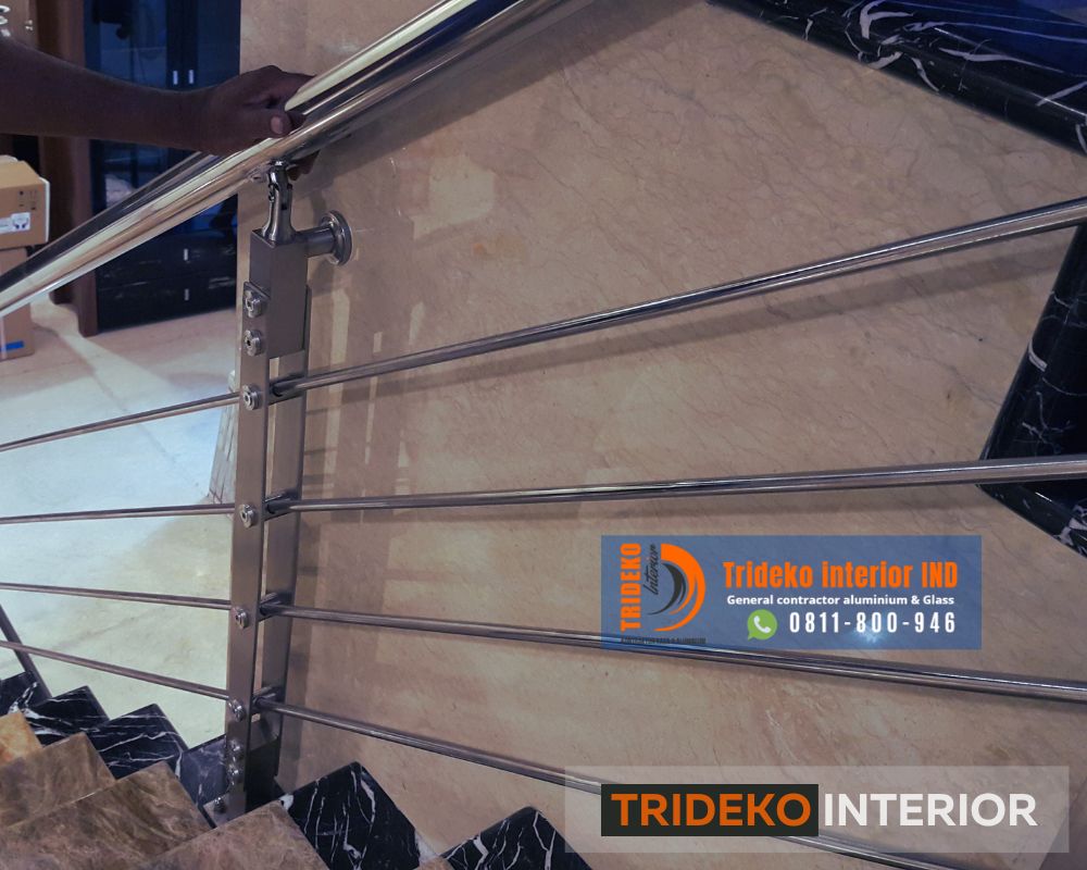 railing kaca atau stainless steel