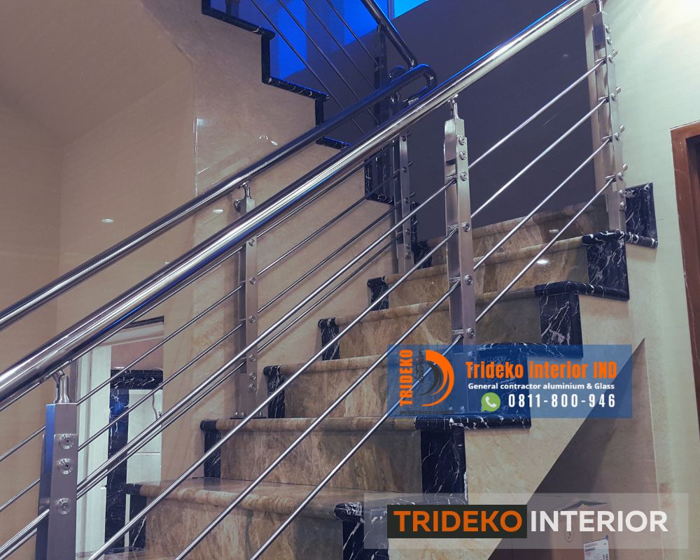 railing kaca atau stainless steel