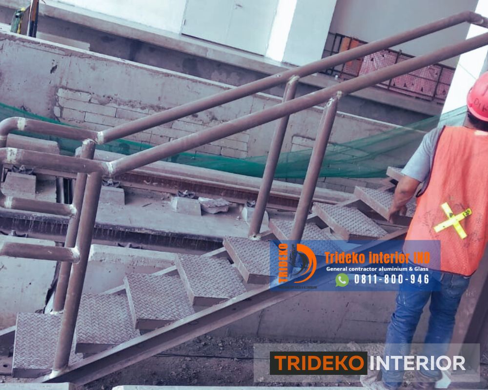 Jasa Konstruksi Tangga Besi Depo LRT
