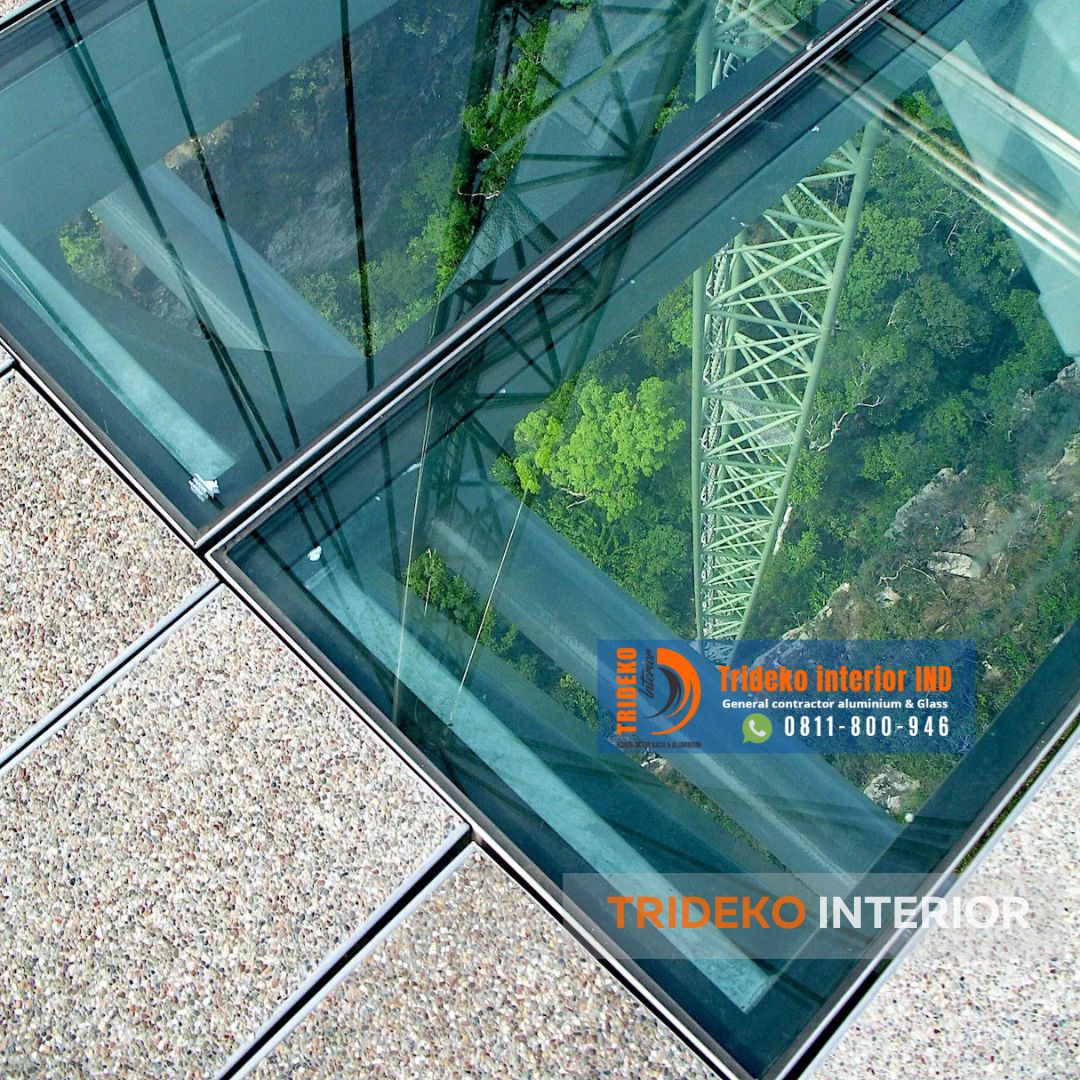 Harga Lantai Kaca: Apakah Layak Dipasang di Rumah Anda? Trideko interior Kontraktor kaca Pembuatan Kanopi Kaca, Partisi Kaca, Sunlouvre, Railling Kaca Tempered, Spider Fitting, Curtainwall Harga Lantai Kaca
