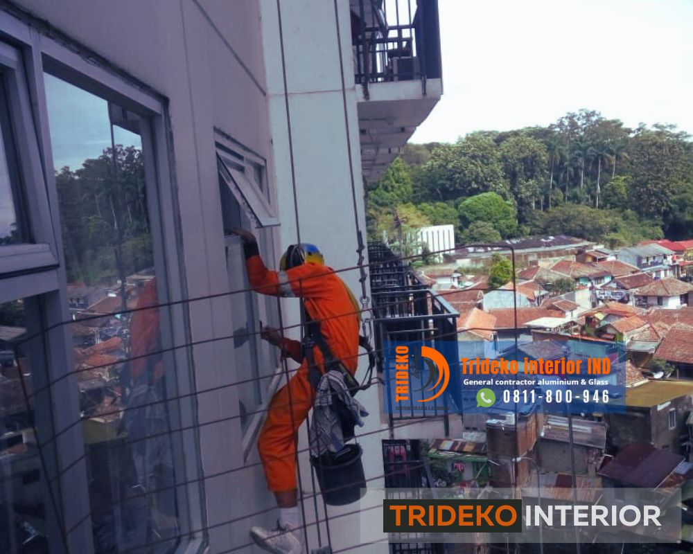 Jasa Pembersih kaca Gedung