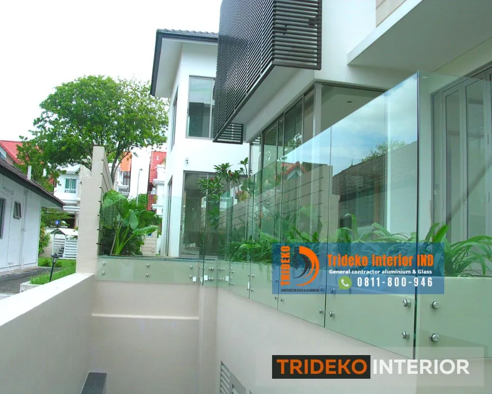 Railing balkon kaca minimalis