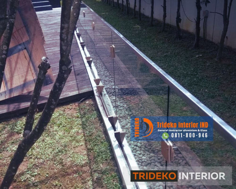 Railing Kaca Model Tanam
