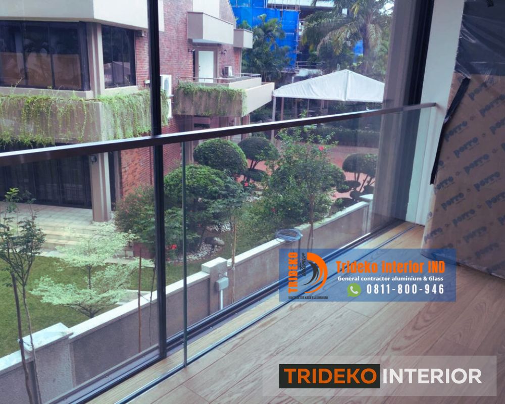 Railing Kaca Model Tanam