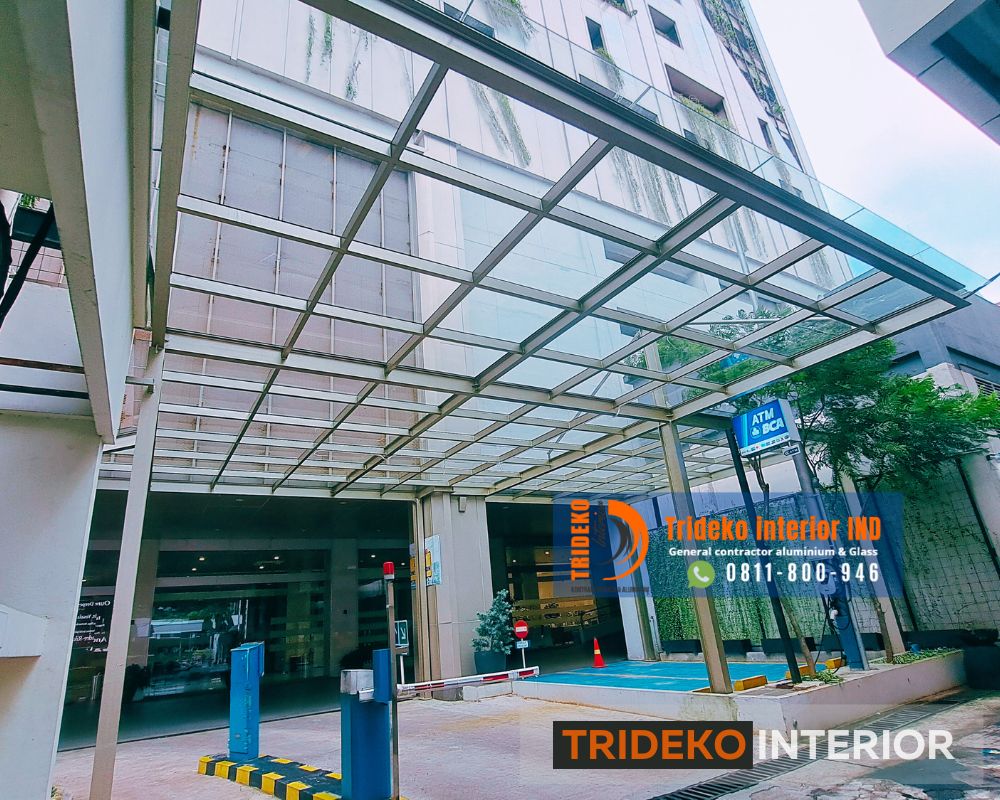 Lobby Gedung Dengan Atap Kaca