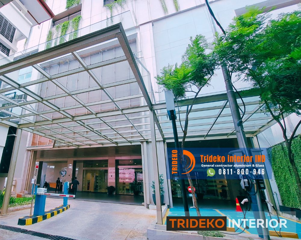 Lobby Gedung Dengan Atap Kaca