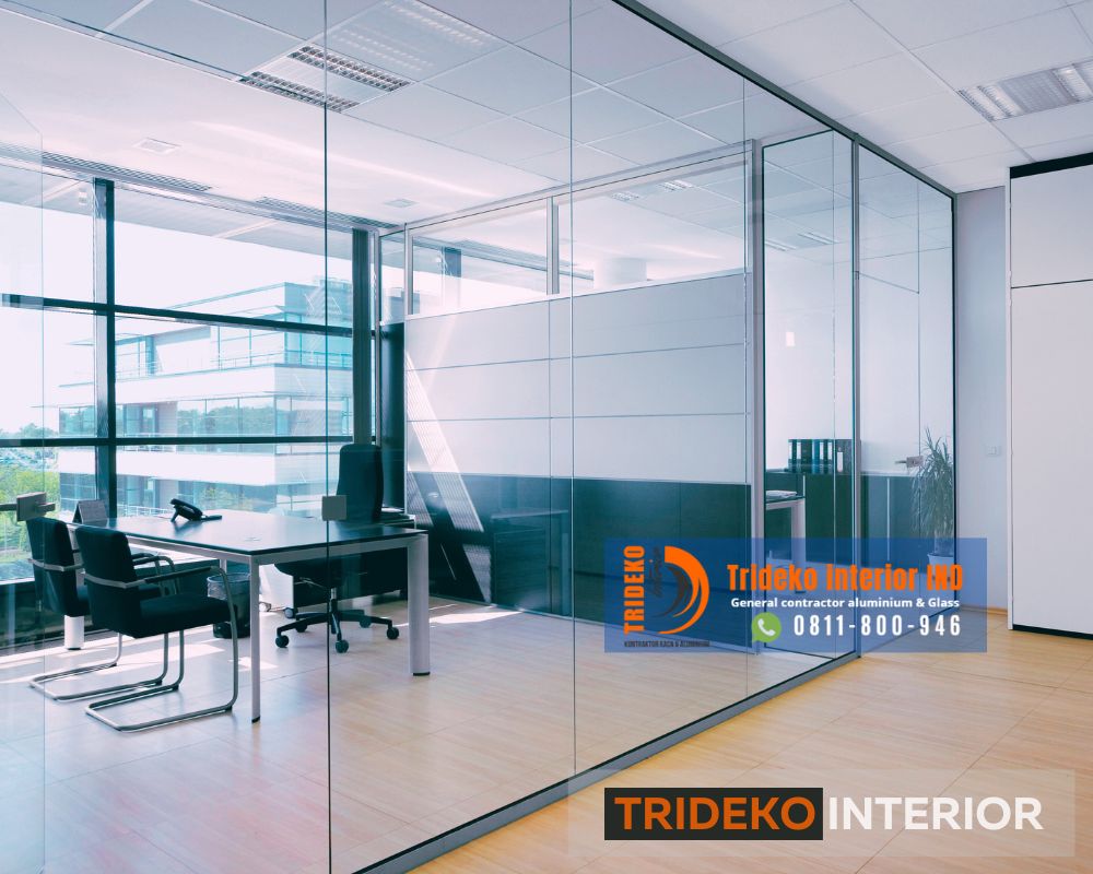Partisi Kaca dengan Patch Fitting